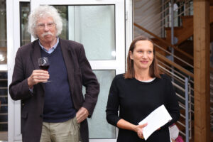 Katja Sebald und Johanno Strasser beim Kunstwerk des Monats Juli 2021